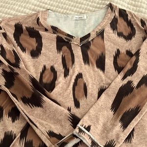 Boutique V neck leopard Top long sleeve. Belinda size Large.  Excellent shape.